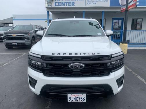 White Metallic 2022 Ford Expedition Limited