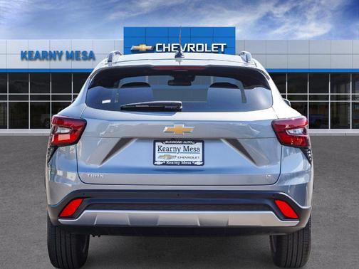 Sterling Gray Metallic 2026 Chevrolet Trax LT
