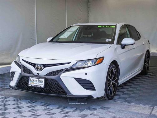 2020 Toyota Camry SE