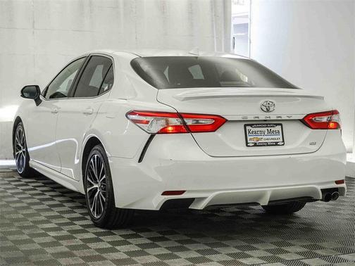 2020 Toyota Camry SE