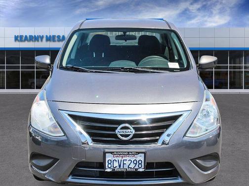 Gun Metallic 2018 Nissan Versa 1.6 SV