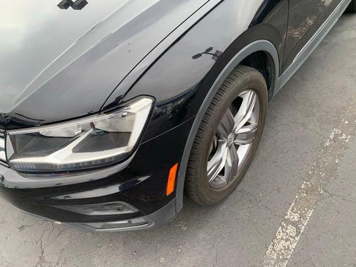 Deep Black Pearl 2021 Volkswagen Tiguan 2.0T SEL