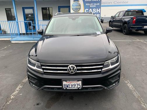 Deep Black Pearl 2021 Volkswagen Tiguan 2.0T SEL