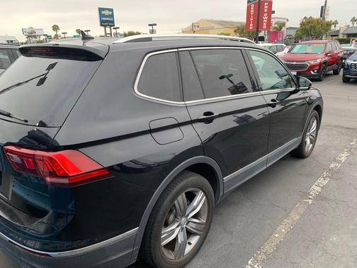 Deep Black Pearl 2021 Volkswagen Tiguan 2.0T SEL