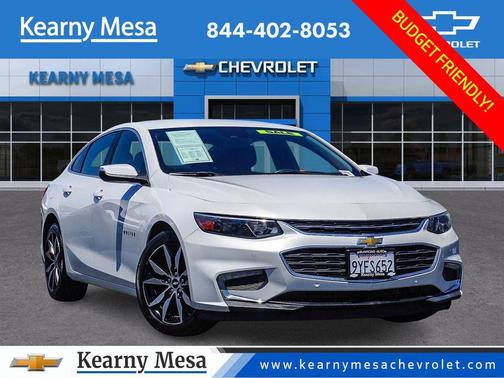 Iridescent Pearl Tricoat 2017 Chevrolet Malibu 1LT