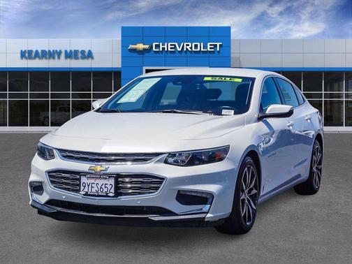Iridescent Pearl Tricoat 2017 Chevrolet Malibu 1LT