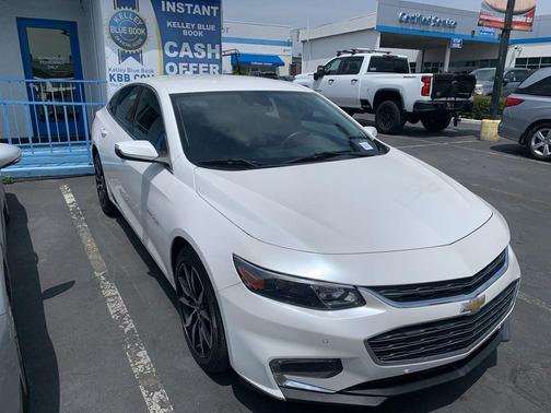 Iridescent Pearl Tricoat 2017 Chevrolet Malibu 1LT