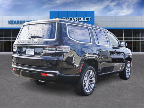 Diamond Black Crystal Pearlcoat 2022 Jeep Grand Wagoneer Series II
