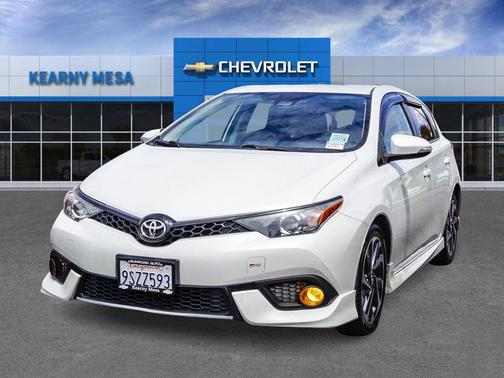 Blizzard Pearl 2018 Toyota Corolla iM Base