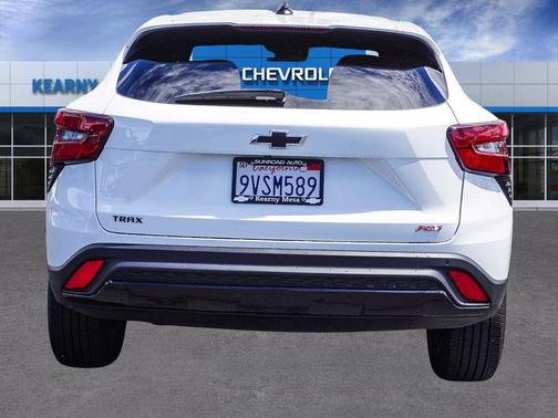 Summit White 2026 Chevrolet Trax 1RS