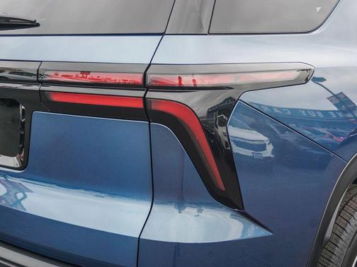 Lakeshore Blue Metallic 2026 Chevrolet Traverse LT