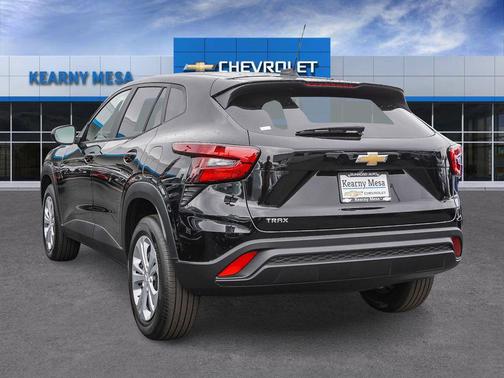Mosaic Black Metallic 2026 Chevrolet Trax LS