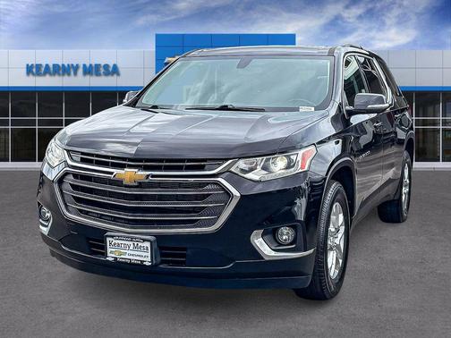 Mosaic Black Metallic 2021 Chevrolet Traverse LT Cloth