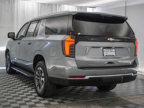 2025 Chevrolet Suburban LT