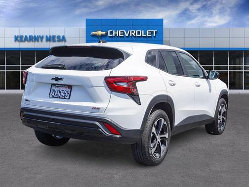 Summit White 2026 Chevrolet Trax 1RS