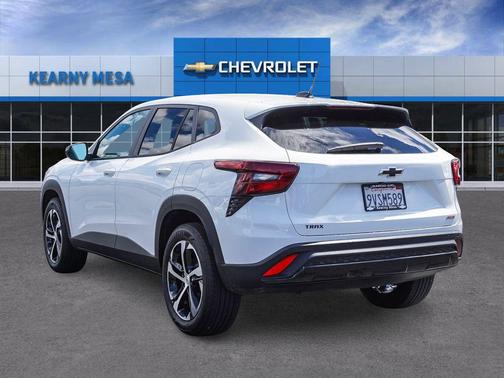 Summit White 2026 Chevrolet Trax 1RS