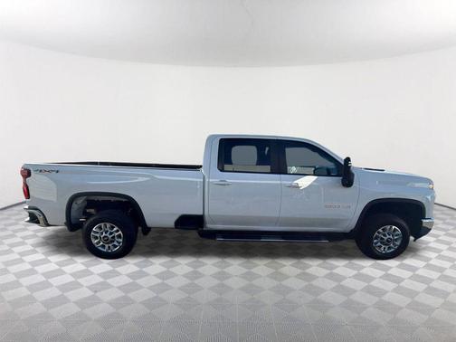 Summit White 2025 Chevrolet Silverado 2500 LT