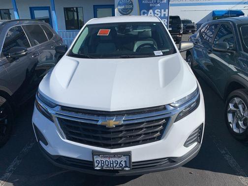 Summit White 2022 Chevrolet Equinox LS