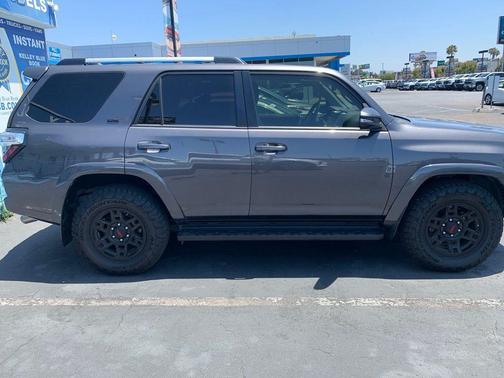 Magnetic Gray Metallic 2020 Toyota 4Runner SR5 Premium
