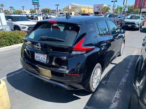 Super Black 2024 Nissan Leaf S