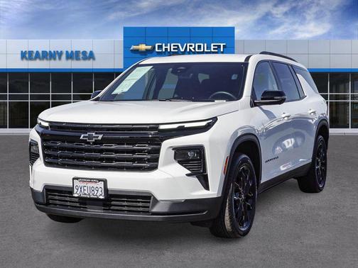 Summit White 2026 Chevrolet Traverse LT