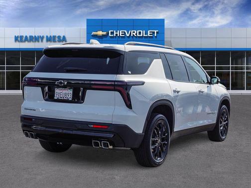 Summit White 2026 Chevrolet Traverse LT