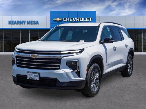 Summit White 2026 Chevrolet Traverse LT
