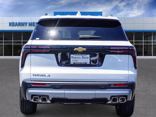 Summit White 2026 Chevrolet Traverse LT