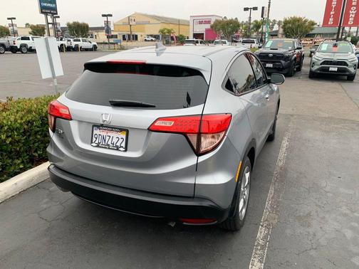 Lunar Silver Metallic 2017 Honda HR-V LX