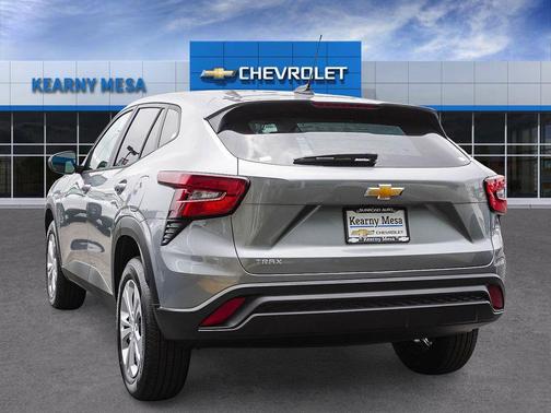 Sterling Gray Metallic 2026 Chevrolet Trax LS