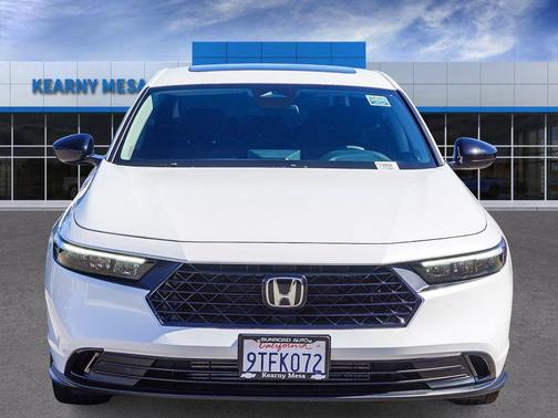 Platinum White Pearl 2025 Honda Accord SE