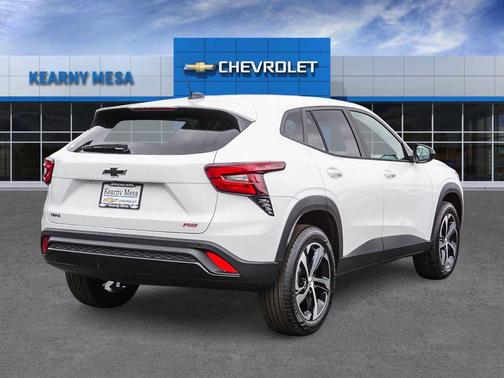 Summit White 2026 Chevrolet Trax 1RS