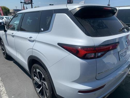 2023 Mitsubishi Outlander SE