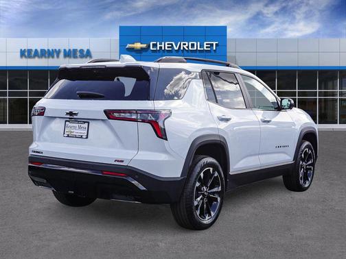 Polar White Tricoat 2026 Chevrolet Equinox RS