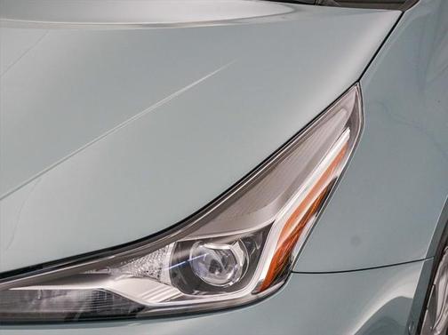 2022 Toyota Prius LE