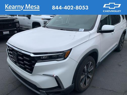 Platinum White Pearl 2023 Honda Pilot Touring 8-Passenger