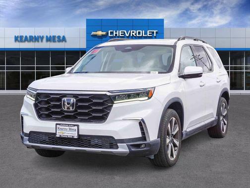 Platinum White Pearl 2023 Honda Pilot Touring 8-Passenger