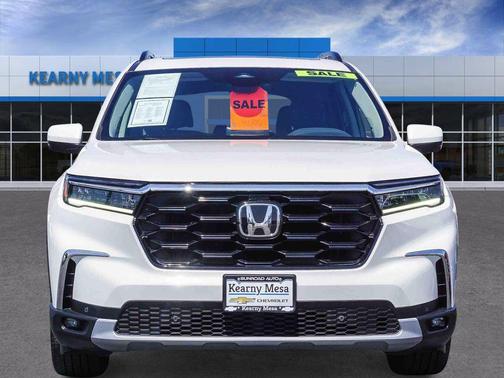 Platinum White Pearl 2023 Honda Pilot Touring 8-Passenger