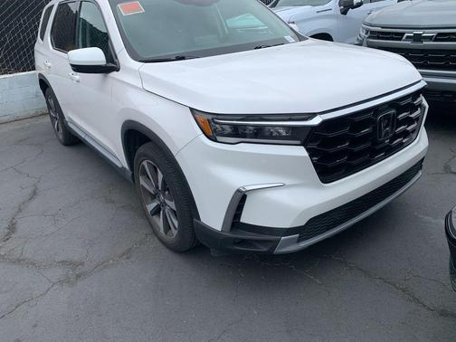 Platinum White Pearl 2023 Honda Pilot Touring 8-Passenger