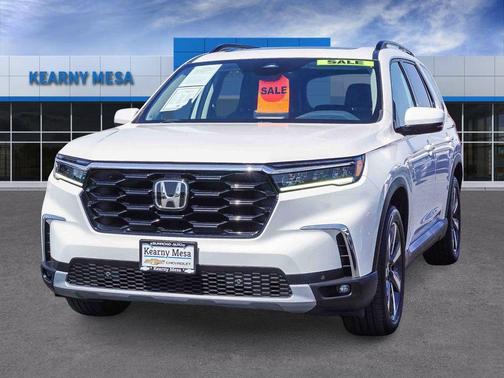 Platinum White Pearl 2023 Honda Pilot Touring 8-Passenger