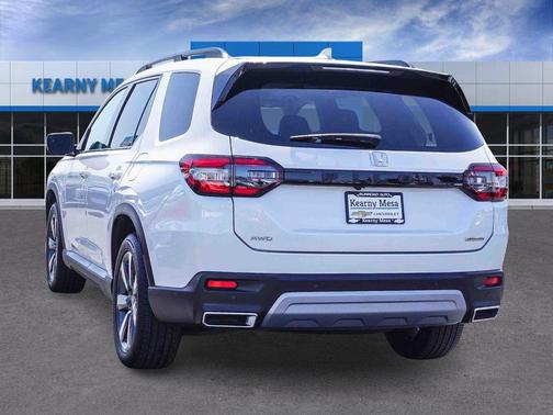 Platinum White Pearl 2023 Honda Pilot Touring 8-Passenger