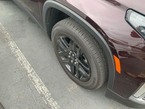 Black Cherry Metallic 2023 Chevrolet Traverse LT Leather