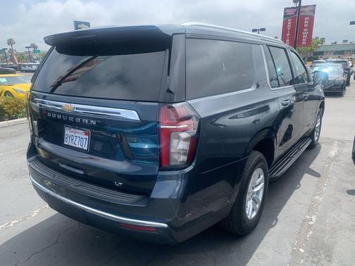 Shadow Gray Metallic 2021 Chevrolet Suburban LT