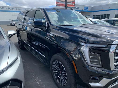 Onyx Black 2025 GMC Yukon XL Elevation