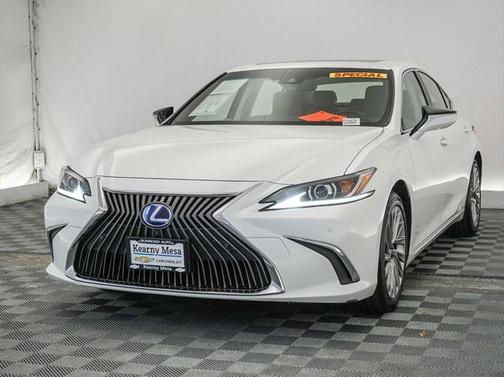 2019 Lexus ES 300h Luxury
