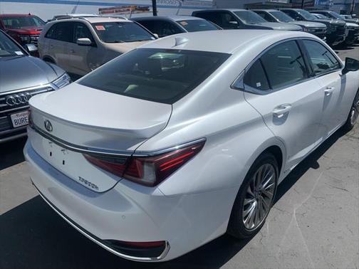 2019 Lexus ES 300h Luxury