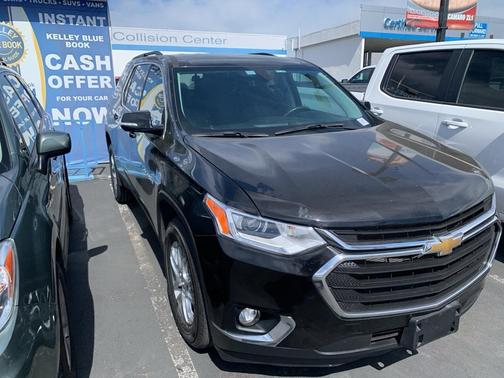 Mosaic Black Metallic 2020 Chevrolet Traverse LT Cloth