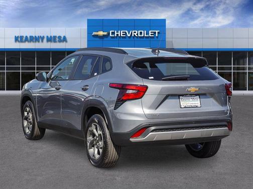 Sterling Gray Metallic 2026 Chevrolet Trax LT