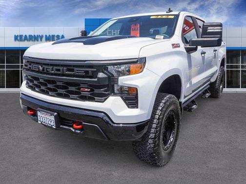 Summit White 2022 Chevrolet Silverado 1500 Custom Trail Boss