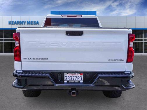 Summit White 2022 Chevrolet Silverado 1500 Custom Trail Boss